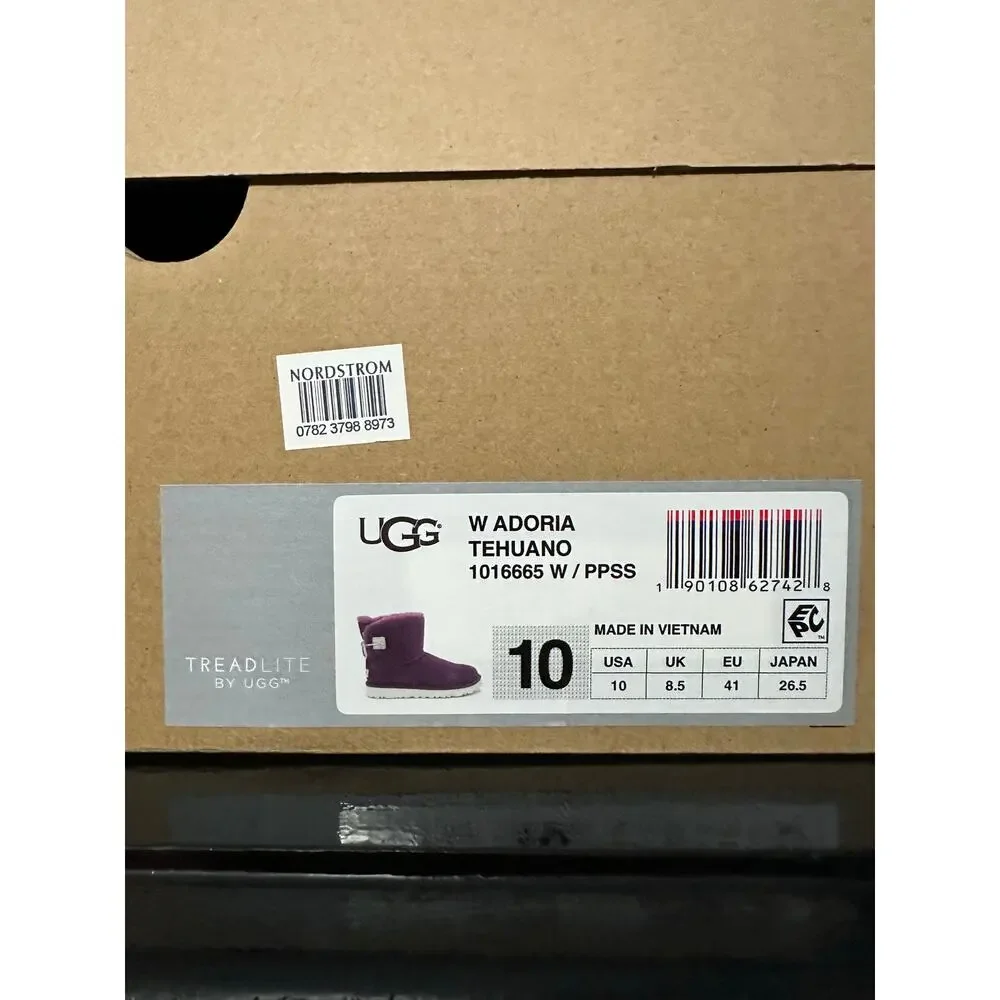 UGG PREOWNED EXCELLENT CONDITION - Purple suede boots lined